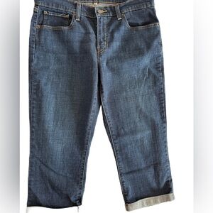 Levi's Crop/Capri Jeans Med Blue Size 30  5 pocket. Zip up Rolled Cuff EUC
